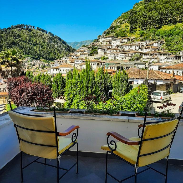 Hotel Rezidenca Desaret with pool view
